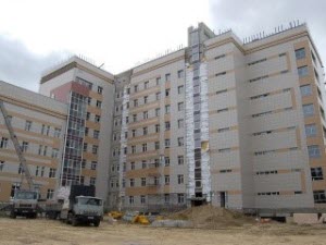 Андрей Геттих проверил выполнение реконструкции противотуберкулезного диспансера в Новоалтайске