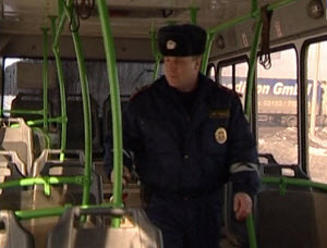 Госавтоинспекция Новоалтайска проверяет автобусы